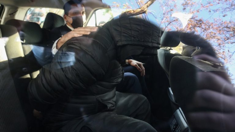 Así fue la llegada al Centro de Justicia de los enfermeros detenidos por el homicidio calificado frustrado de Pola Álvarez