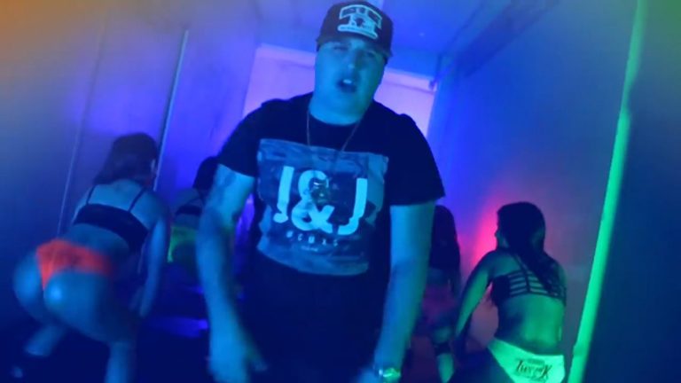 Detienen a cantante urbano 