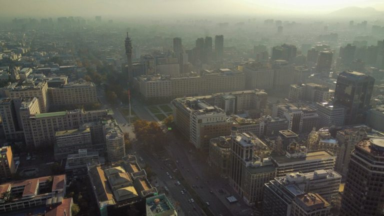 Alerta ambiental preventiva para este miércoles en la RM: ¿Qué vehículos no podrán circular?