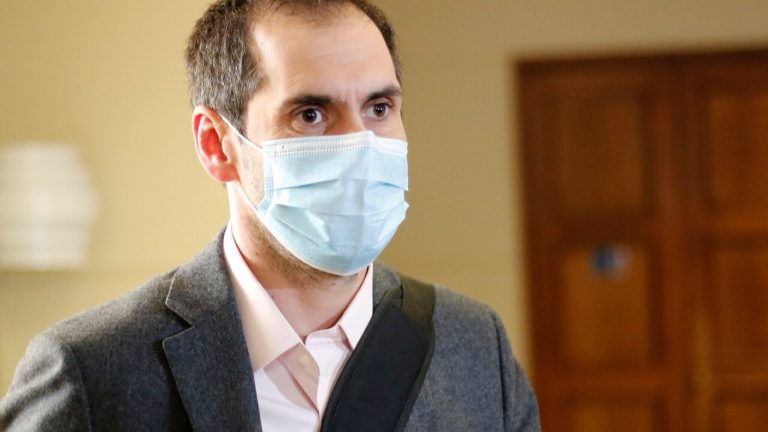 Ministro de Economía, Nicolás Grau, inicia aislamiento tras dar positivo a COVID-19