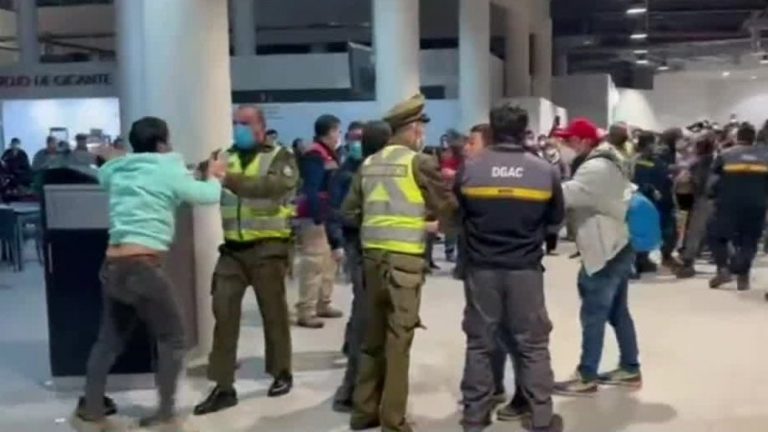 Carabineros fueron lesionados tras violenta riña en aeropuerto de Iquique: Terminó con un detenido