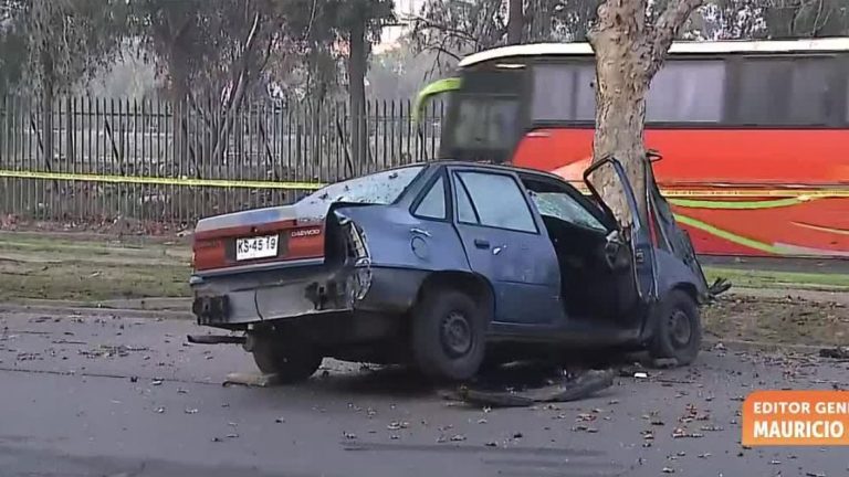 Mujer falleció tras chocar contra un árbol: Escapaba de una persecución