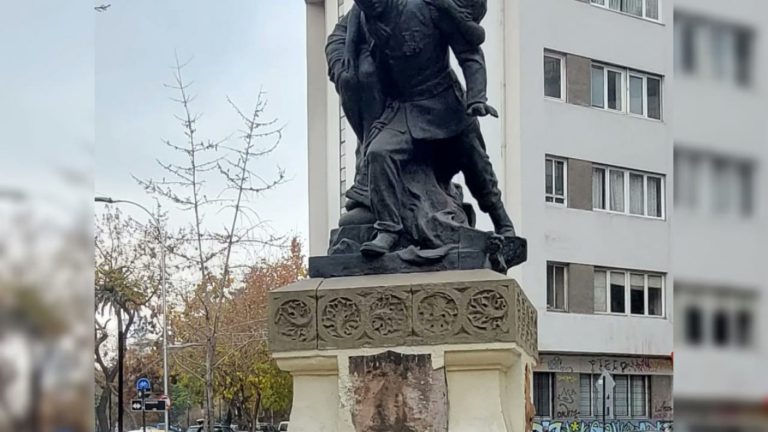 Roban monumento de Bomberos en Bellas Artes: Sería la segunda ”vandalización” en menos de un mes