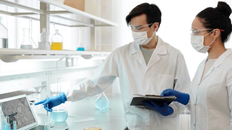 El brote de viruela del mono en países no endémicos supera los 2.000 casos, según informe de la OMS