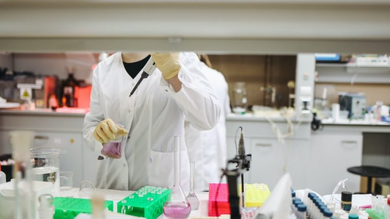 Confirman tercer caso de viruela del mono en Chile: Es contacto estrecho del primero