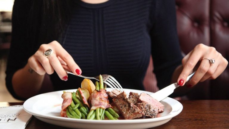 Un nuevo caso: Restaurante expuso a influencer que le pidió un canje para comer gratis con un acompañante