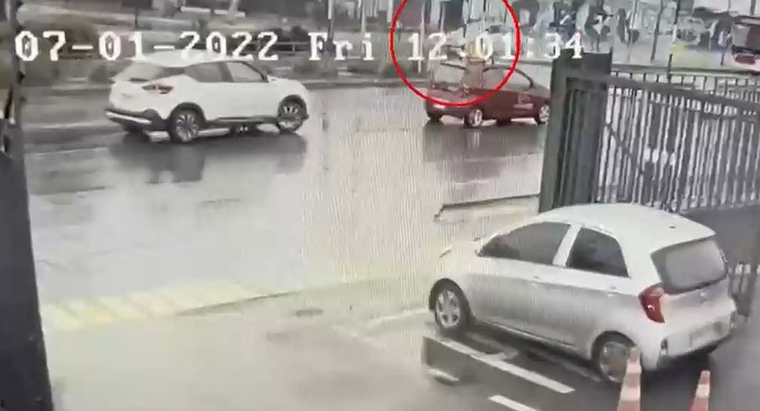 Jóvenes chocaron a conductora en práctica tras persecución en Cerrillos