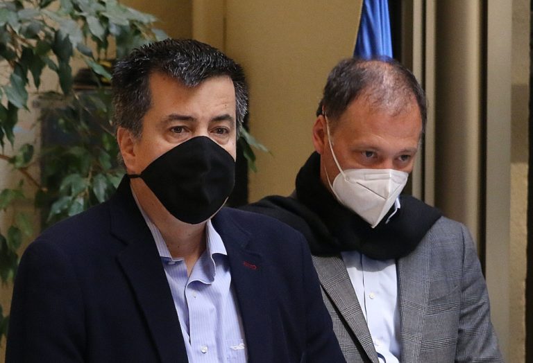 Diputados buscan prohibir música en colegios que fomente el consumo de drogas y porte de armas en niños