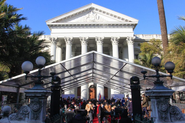 Revisa los desvíos de tránsito en Santiago Centro por la ceremonia de cierre de la Convención Constitucional