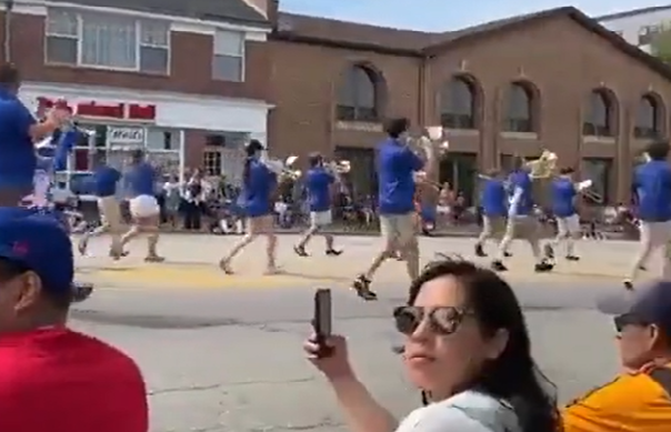 Al menos seis personas fallecidas dejó un tiroteo en desfile por el Día de la Independencia en EE.UU.