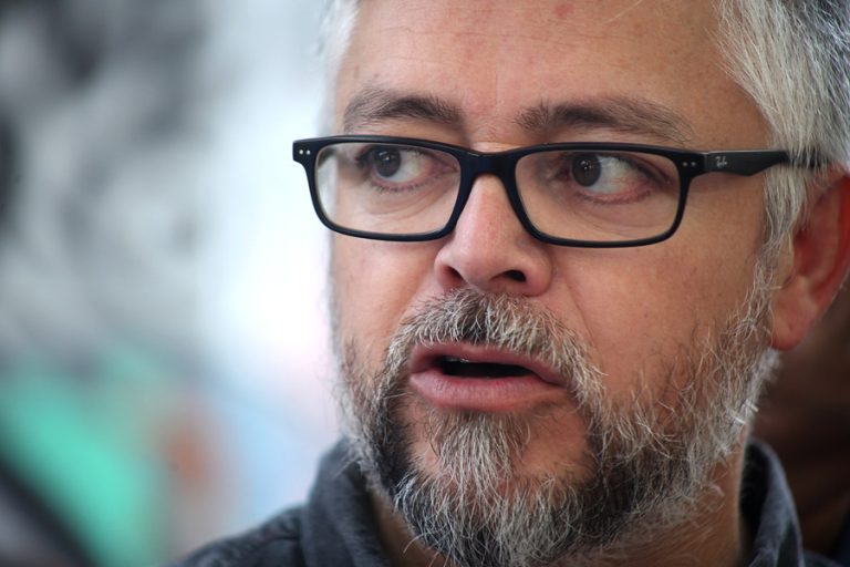 Baradit comparó el proceso constituyente con un “taller de carpintería”: 