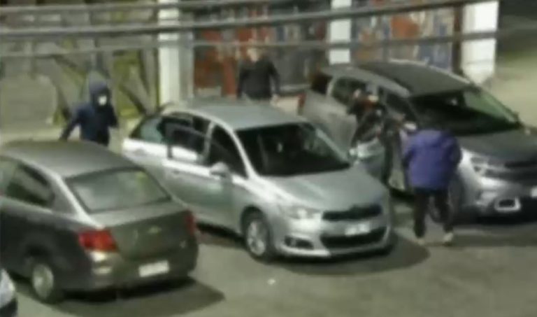 Captan violento asalto a pareja en La Reina: Los golpearon y amenazaron con armamento a fogueo