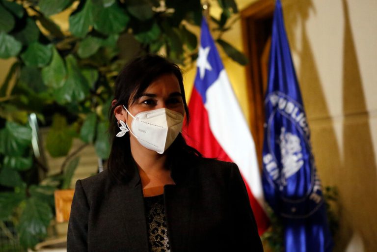 Ministra Izkia Siches presentó defensa por acusación constitucional en su contra: La catalogó como 