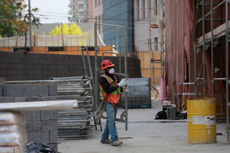 Ingreso Mínimo Garantizado: ¿Cómo postular al subsidio que entrega hasta $66.893 mensuales?