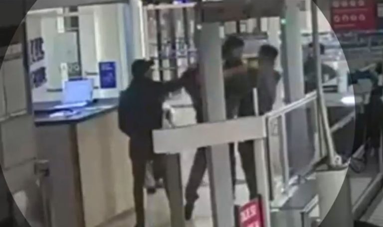 El momento en que Paul Vásquez pegó un cabezazo a funcionario de la PDI en aeropuerto