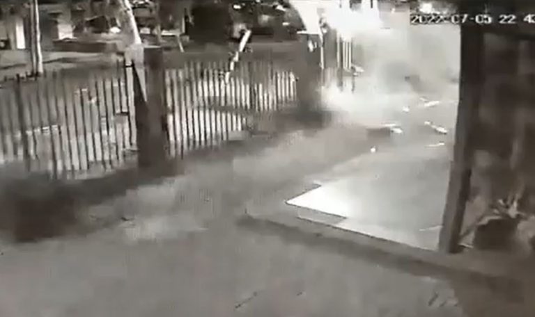 El registro del momento en que estalló artefacto explosivo en edificio de Las Condes