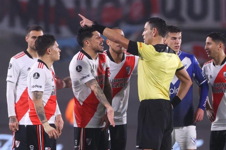 ¡Roberto Tobar en la mira! La polémica que se generó tras la eliminación de River con un gol anulado