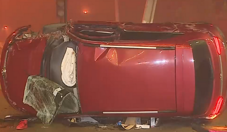 Auto robado terminó volcado en Maipú: Al menos ocho delincuentes fueron a una casa y cometieron un asalto