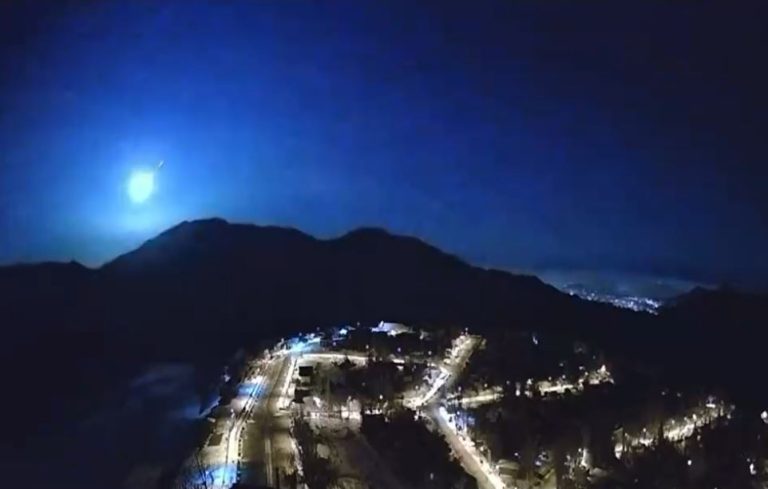 Cámaras registraron caída de meteoro en distintas localidades de Chile