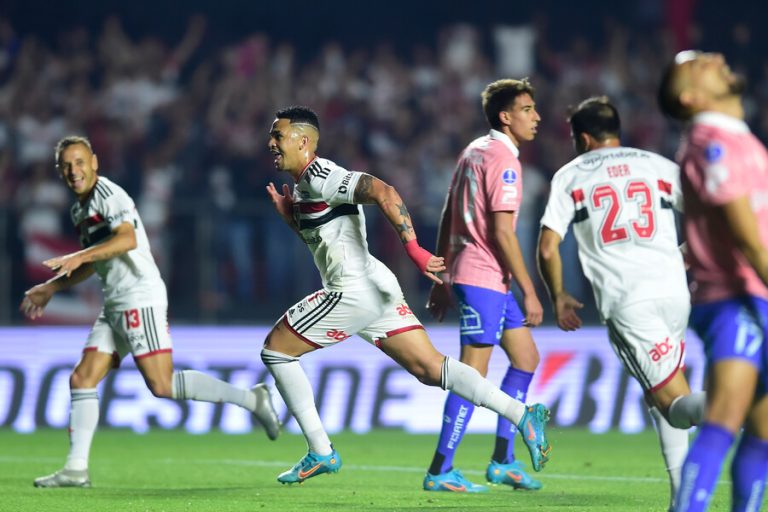 Universidad Católica cae ante Sao Paulo y se acaban las esperanzas del fútbol chileno en la Sudamericana