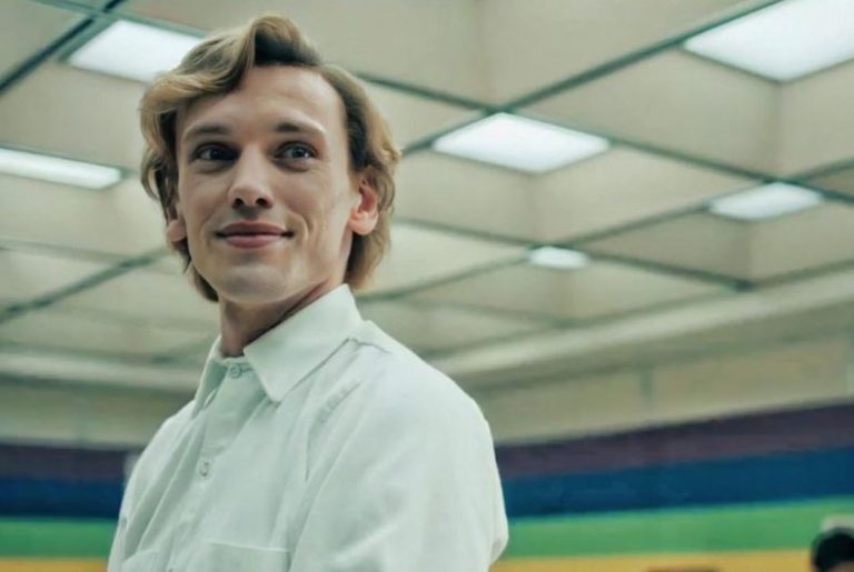 Con la camiseta y los hinchas: Vecna de Stranger Things fue al partido de la UC contra Sao Paulo