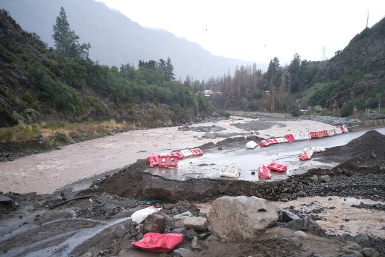 Cierran acceso al Cajón del Maipo por pronóstico de lluvia y Alerta Temprana Preventiva en la RM