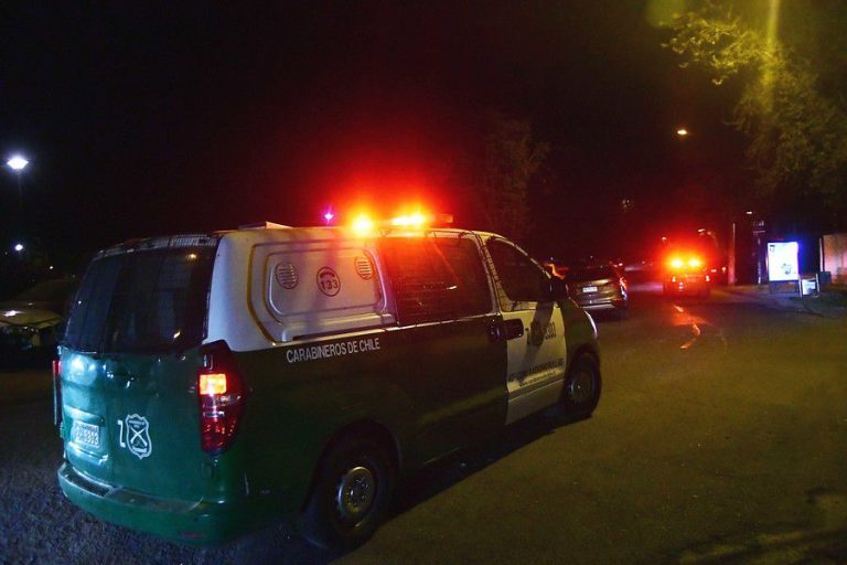 Sujetos acribillaron a mujer colombiana en Santiago: Le dispararon a través de la puerta de su casa