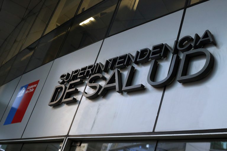 Superintendencia de Salud oficia a isapre Colmena tras anuncio de demandas contra afiliados