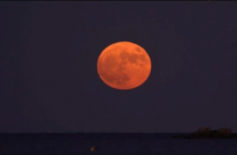 Deslumbró al mundo: Estas son las espectaculares imágenes que dejó la Superluna de Ciervo