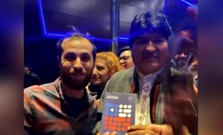 Era real: Se aclara polémica por foto de Evo Morales con propuesta de nueva Constitución