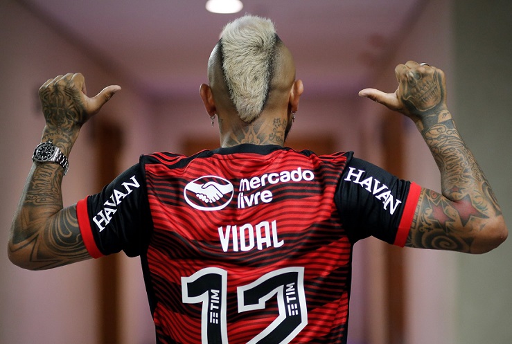 Histórico del fútbol brasileño disparó contra Vidal: “Vino a disfrutar del retiro y de una vida de playa”