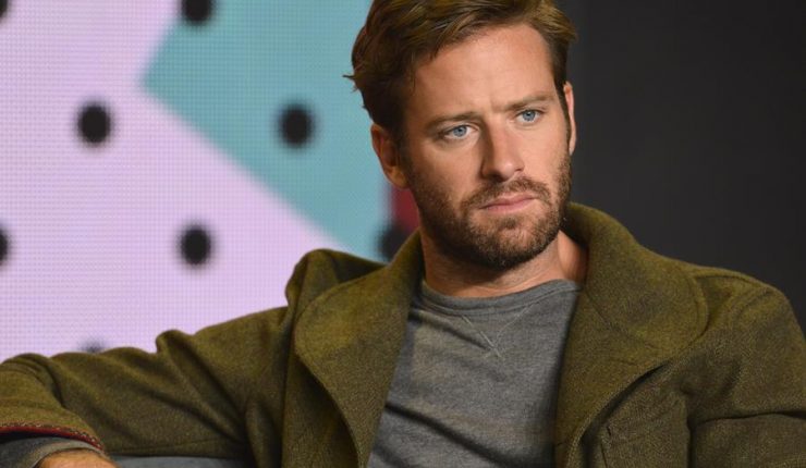 Aseguran que Armie Hammer está trabajando en un hotel en Islas Caimán tras acusación de abuso sexual