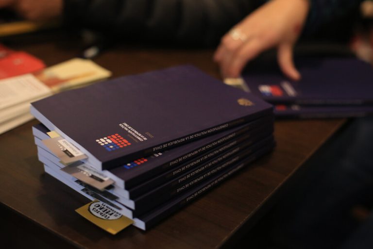 Lanzan audiolibro de la propuesta de nueva Constitución: Revisa dónde puedes escucharlo