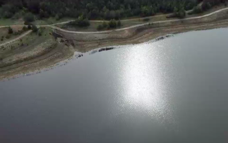 Impresionante recuperación: Así se ve el lago Peñuelas tras intensas lluvias