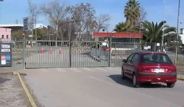 Violento asalto a tienda en Maipú: Delincuentes amarraron a guardias y cargaron dos camiones con mercadería