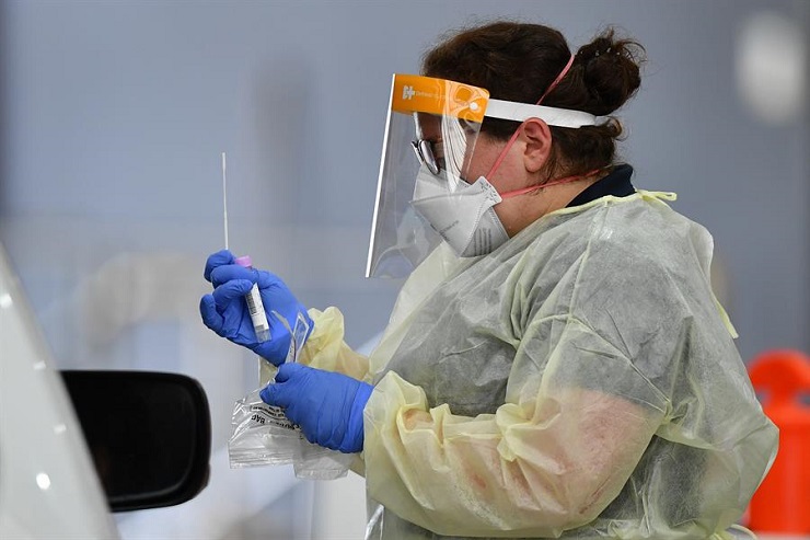 Parece eludir protección acumulada: Lo que se sabe de Centauro, la nueva variante que alerta a Europa