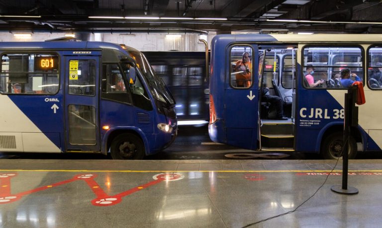 Ministro Muñoz adelanta que tarifas del transporte público aumentarán en 2023: “Tenemos una diferencia de $100”