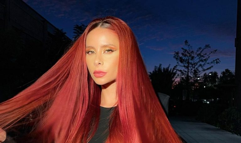 Cami Gallardo sorprendió con artístico desnudo para la portada de su nuevo disco Anastasia