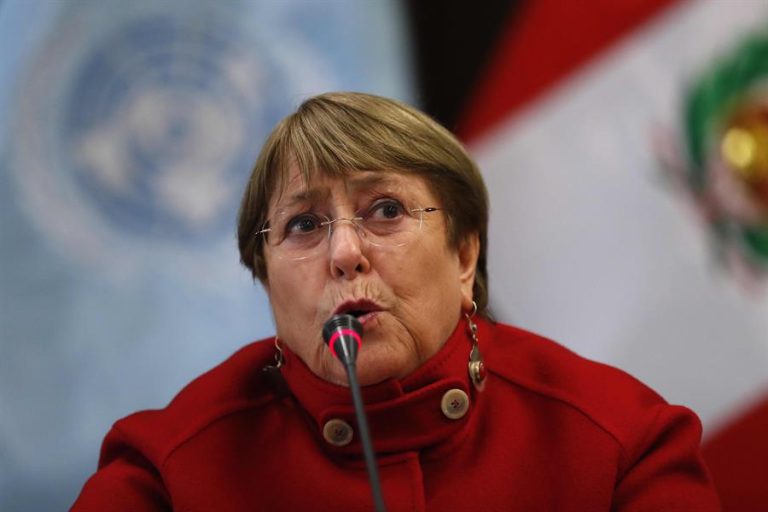 Tras reiterar apoyo al Apruebo: Ex presidenta Michelle Bachelet aterriza en Chile