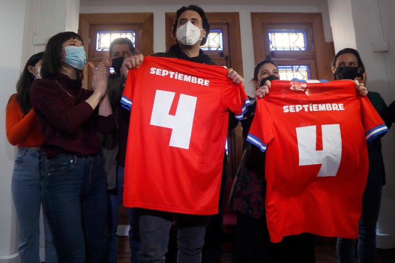 Vlado Mirosevic tras uso de camiseta de La Roja para campaña del Apruebo: “No fue con ninguna mala intención”