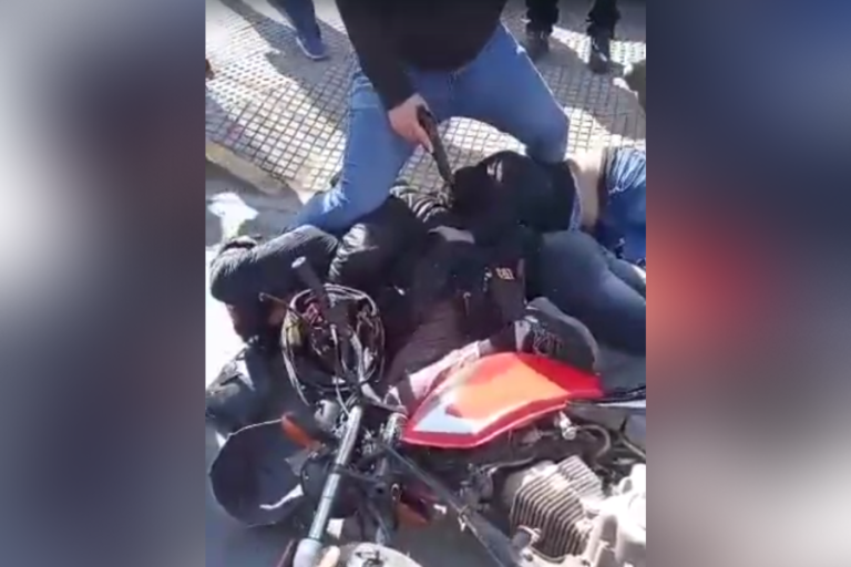 Se abalanzó sobre ellos: Revelan captura de motochorros tras rápida reacción de carabinero de civil