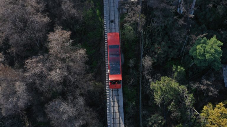 ¡Se acabó la espera! Horarios, precios y dónde comprar entradas para el funicular del Cerro San Cristóbal