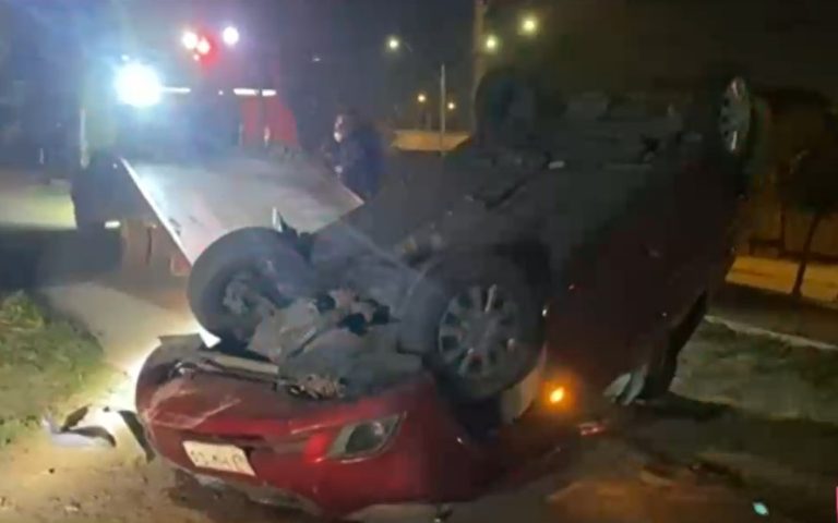 Adolescentes terminaron lesionados tras volcar auto robado y protagonizar persecución policial en Renca