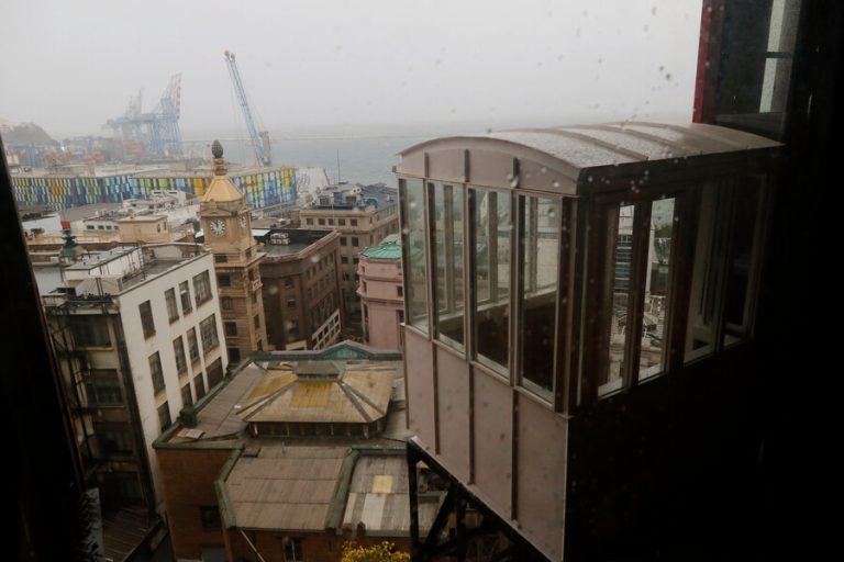 Tres nuevos ascensores podrían entrar en funcionamiento: Buscan revivir popular medio de transporte en Valparaíso