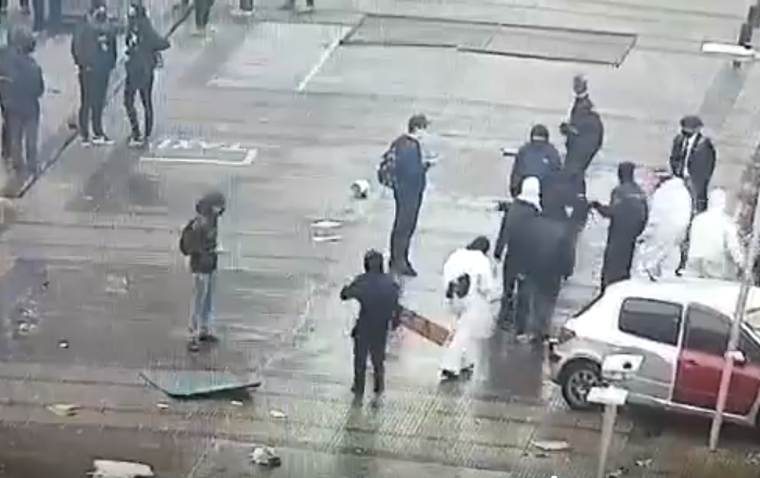 Arresto domiciliario total para estudiante con overol blanco detenido tras desórdenes en el Instituto Nacional