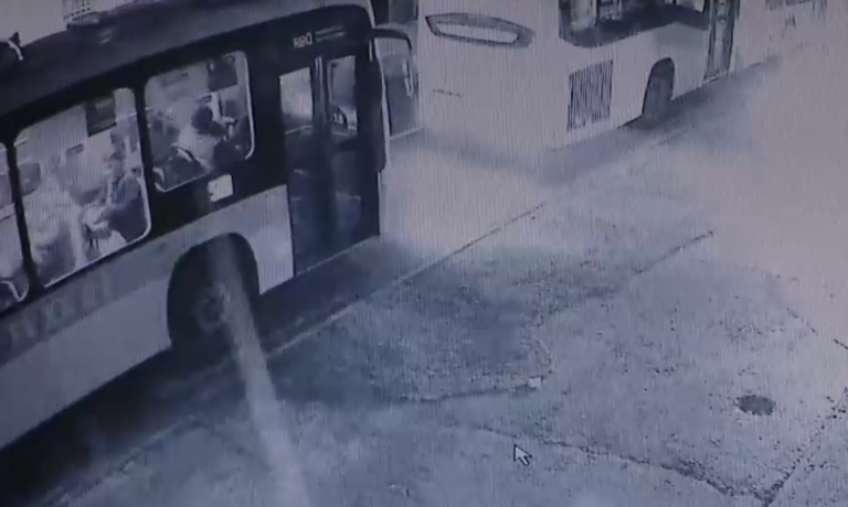 Delincuentes bloquearon paso de micro en Quinta Normal y asaltaron a todos sus pasajeros