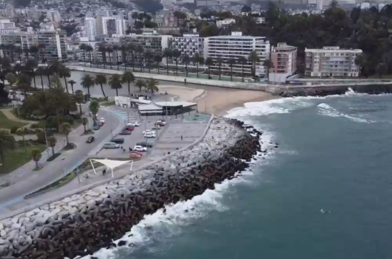 Anuncian fuertes marejadas en Viña del Mar: Nuevo rompeolas desafía al fenómeno