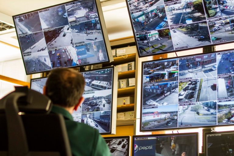 Atención, infractores: Revelan las calles con más fotomultas por uso de vías exclusivas