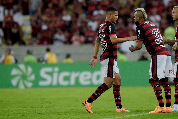 Sigue sumando minutos: Arturo Vidal debutó en el Maracaná en empate del Flamengo por la Copa Brasil