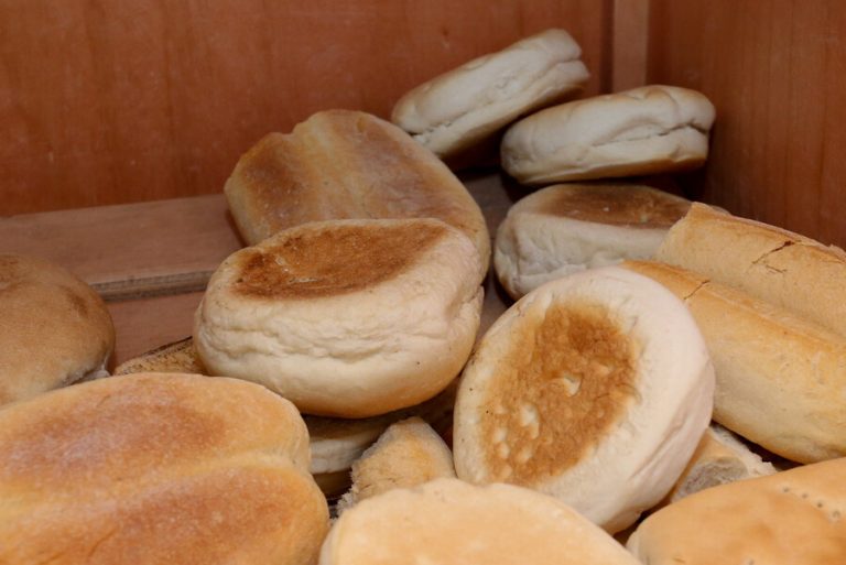 Descuento para adultos mayores en el precio del pan: ¿Qué hay que hacer para obtener el beneficio?